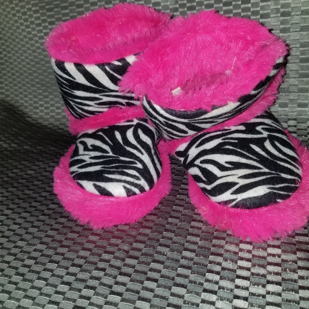New Little Girls Slippers Zebra Stripe And Pink Size 5-6